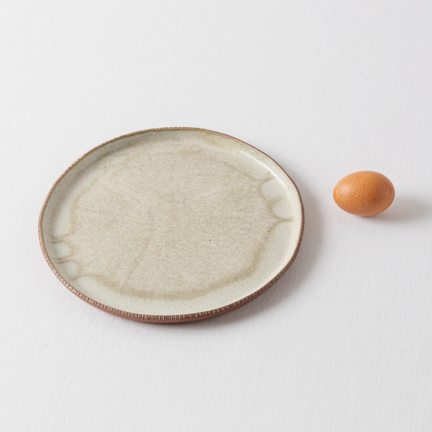 Plato Redondo Grande con Textura - Blanco Mate