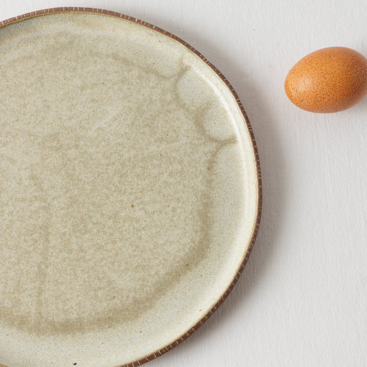 Plato Redondo Grande con Textura - Blanco Mate