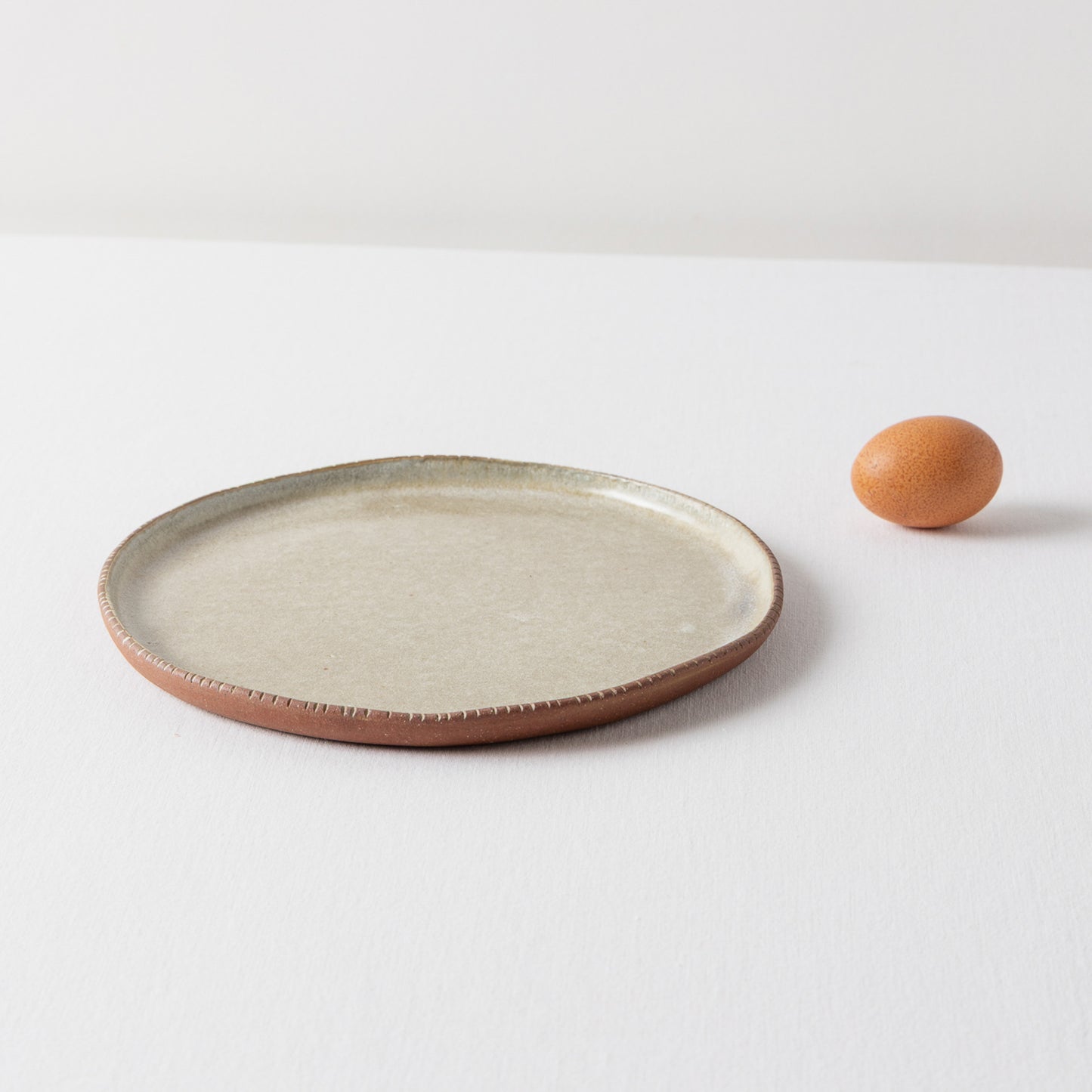 Plato Redondo Grande con Textura - Blanco Mate