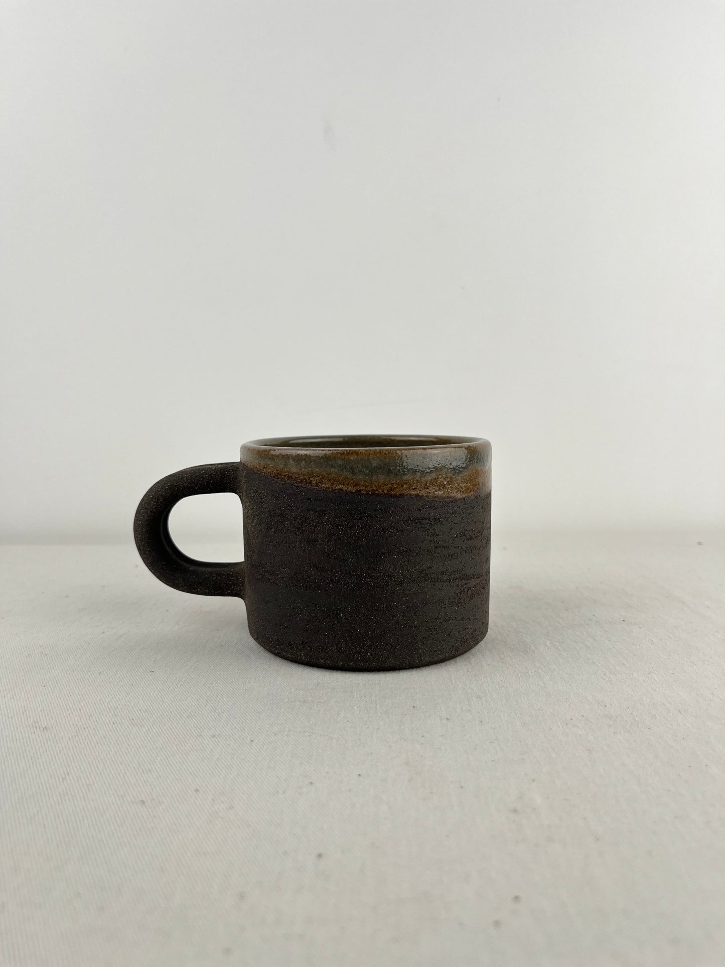 Taza Pequeña - Barro Negro Mixto + Esmalte Lago Arenal