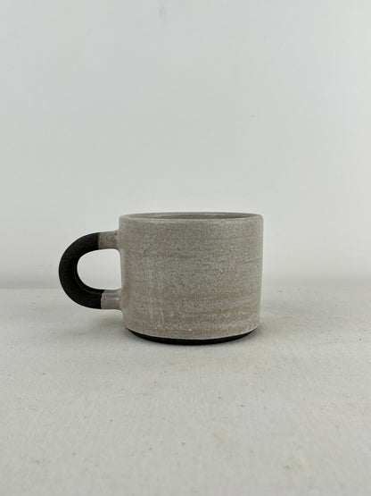Taza Pequeña - Barro Negro Mixto + Esmalte Blanco Satinado