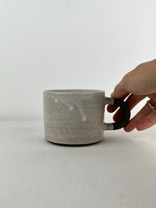 Taza Pequeña - Barro Negro Mixto + Esmalte Blanco Satinado
