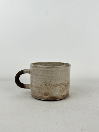 Taza Mediana - Barro Negro Fino + Blanco Satinado